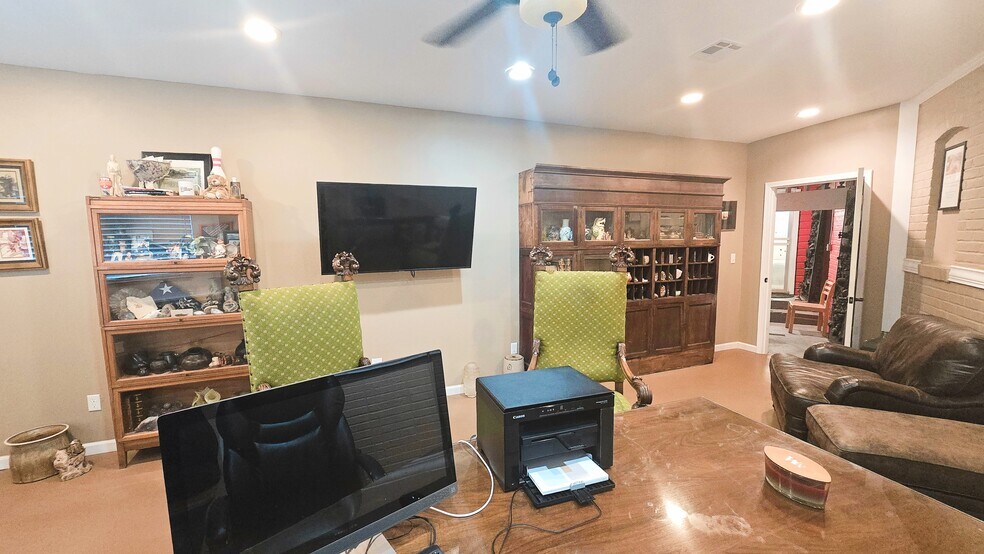 More Photos Of 1801 S National, Fort Scott Convenience Store For Sale