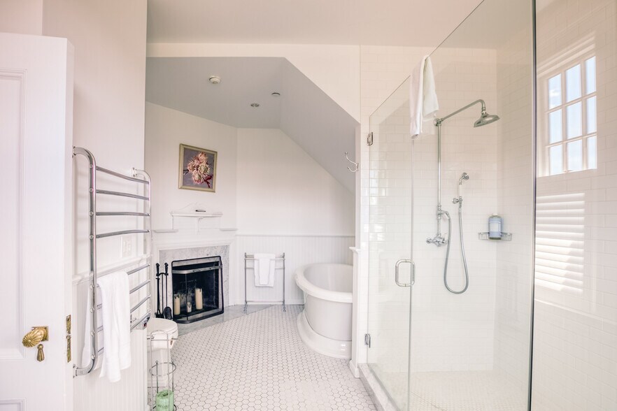 More Photos Of 2 Kemble St, Lenox Hotel For Sale