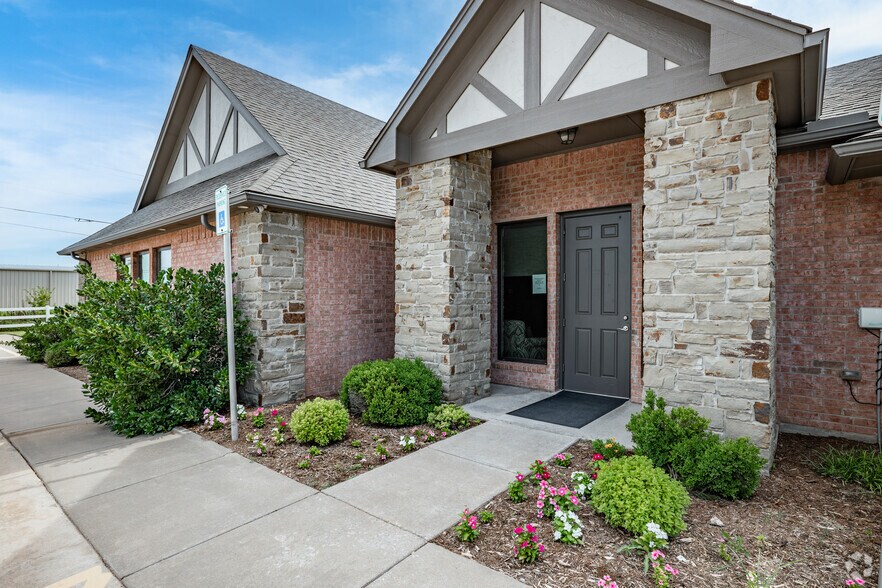 Primary Photo Of 9400 S I-35 Service Rd, Moore Office For Sale