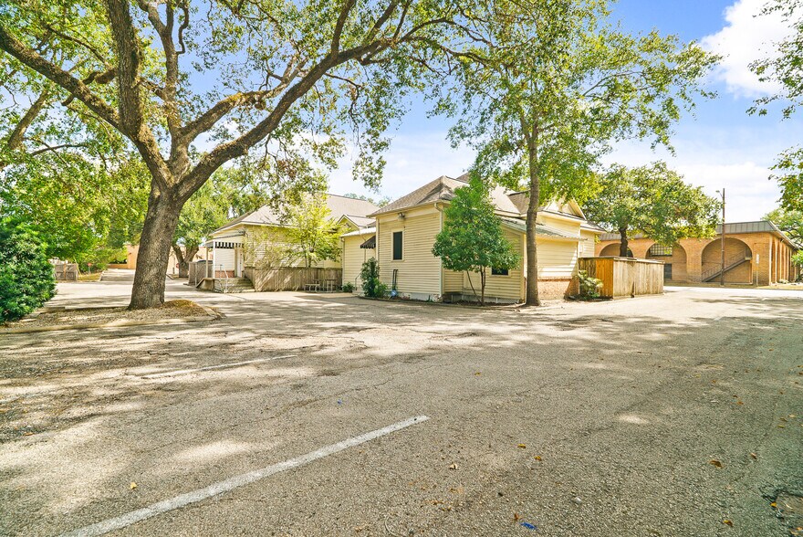 More Photos Of 800 Jackson St, Richmond Office Residential For Sale