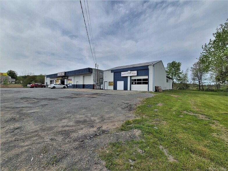 More Photos Of 186 E Broadway, Monticello Service For Sale