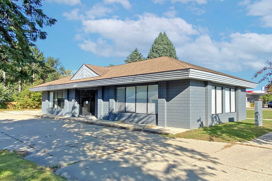 More Photos Of 5433 Sashabaw Rd, Clarkston Freestanding For Lease