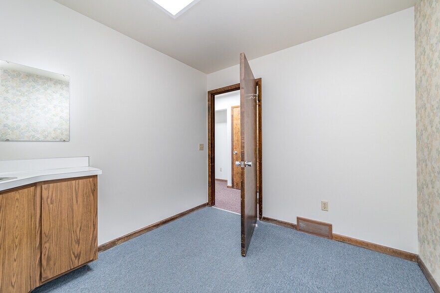 More Photos Of 3150 Hallmark Ct, Saginaw Medical For Sale