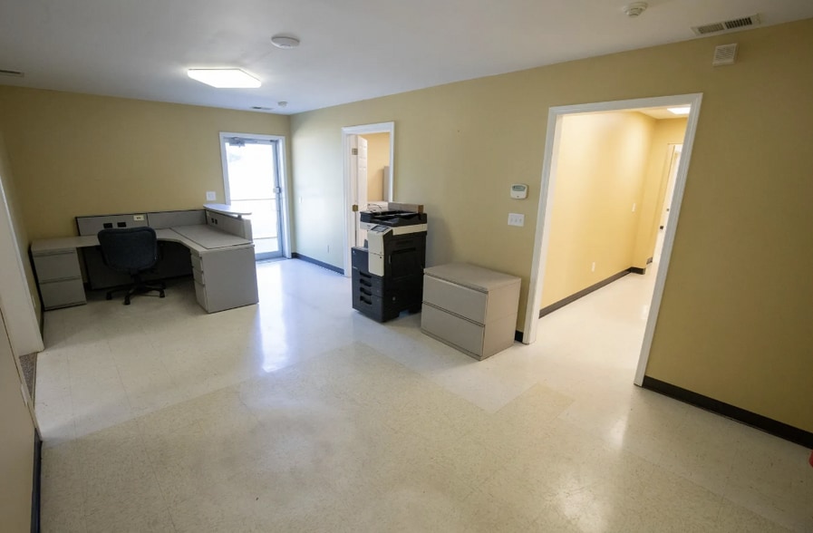 More Photos Of 347 Braley Rd, Huntington Flex For Sale