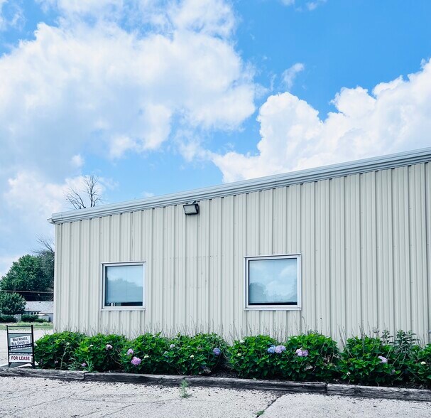 More Photos Of 900 Green Valley Rd, Beaver Dam Flex For Lease