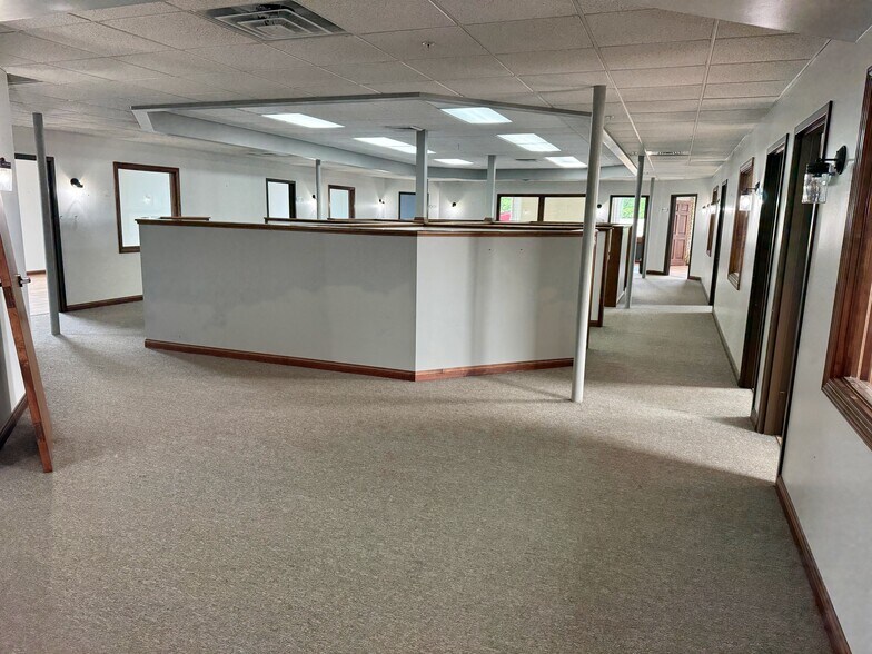 More Photos Of 641 Lincoln Way W, Massillon Showroom For Lease