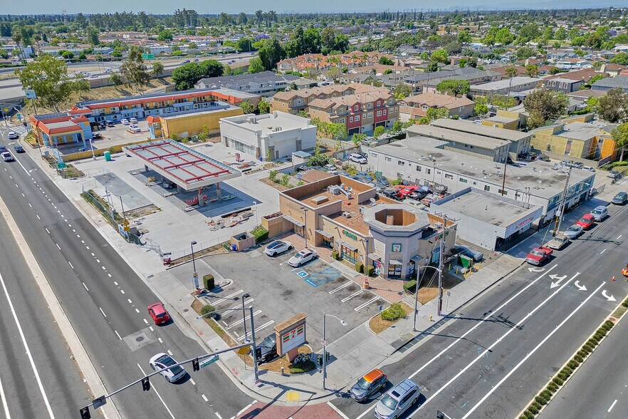 More Photos Of 11759 Carson St, Lakewood Convenience Store For Lease
