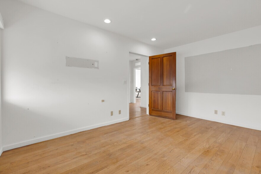 More Photos Of 2951-2953 Lincoln Blvd, Santa Monica Loft Creative Space For Sale