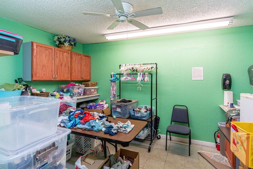 More Photos Of 102 Fletcher Dr, Del Rio General Retail For Sale