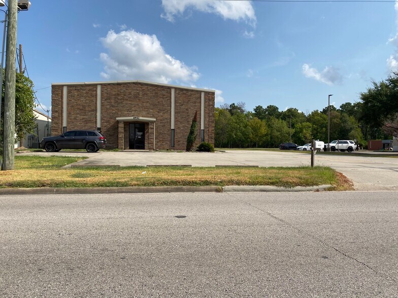 More Photos Of 4950 Washington Blvd, Beaumont Light Manufacturing For Sale