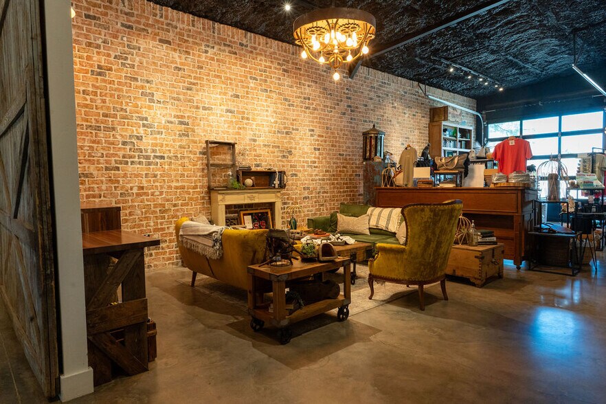 More Photos Of 609 Avenue H, Shallowater Auto Repair For Lease