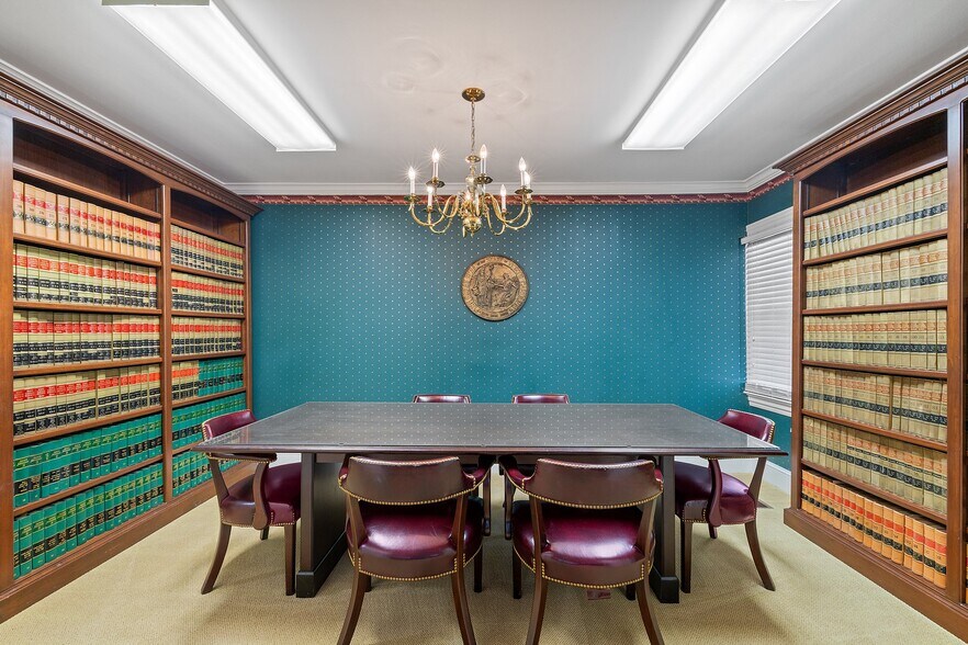 More Photos Of 210-212 E Church St, Smithfield Office For Lease