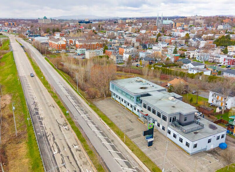 More Photos Of 3365-3367 Sainte-Anne Boul, Québec Office For Sale
