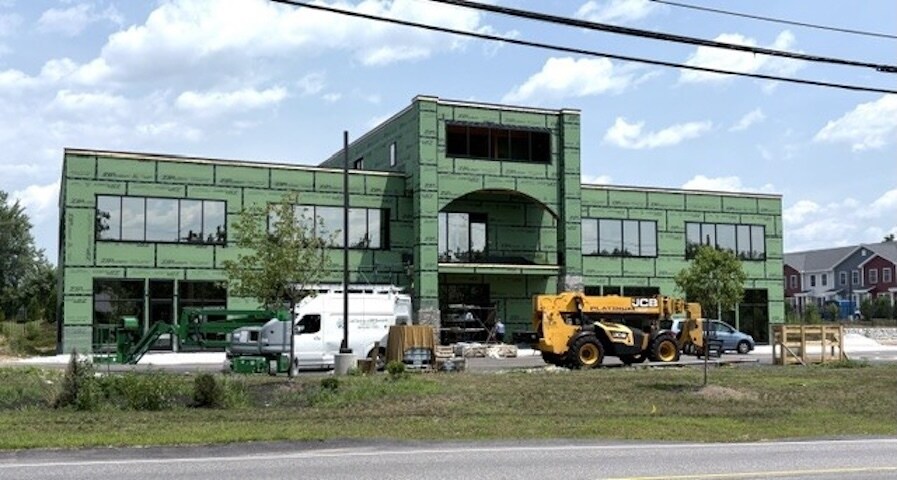 More Photos Of 1385 Hooksett Rd, Hooksett Light Manufacturing For Lease