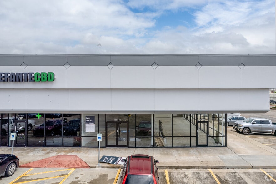 More Photos Of 20730-20814 Gulf Fwy, Webster Unknown For Lease