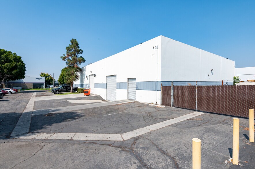 More Photos Of 20700 Belshaw Ave, Carson Warehouse For Lease