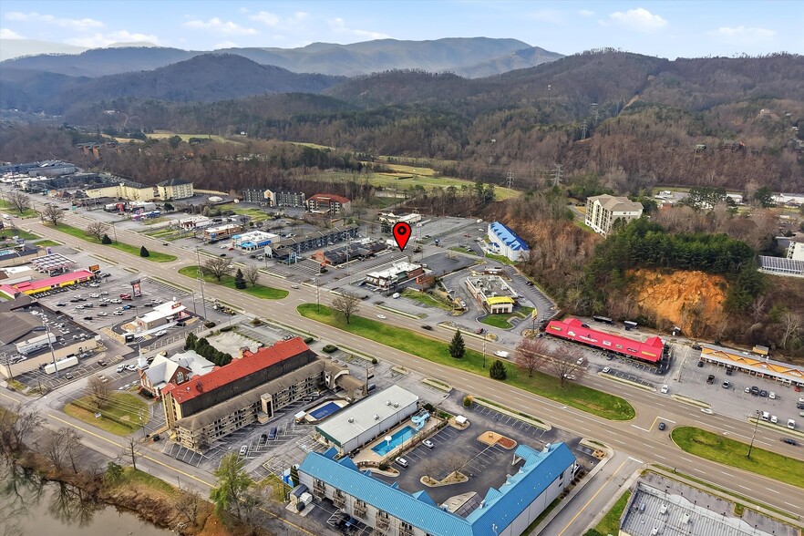 More Photos Of 3584 Parkway, Pigeon Forge Restaurant For Lease