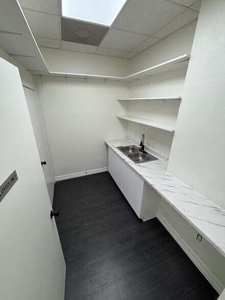 More Photos Of 5208 Harrisburg Blvd, Houston Storefront For Sale