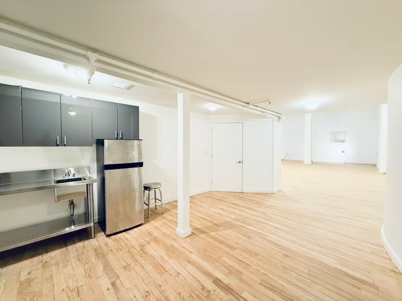 More Photos Of 348 W 36th St, New York Apartments For Lease