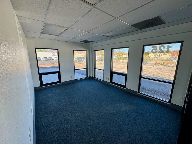 More Photos Of 125-155 Mount View Ln, Colorado Springs Distribution For Lease