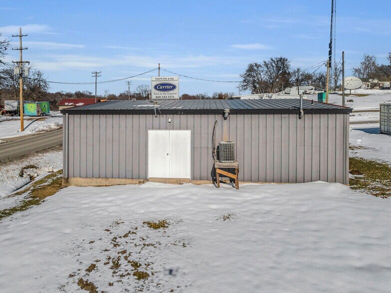 More Photos Of 700 Waters St, Carrollton Freestanding For Sale