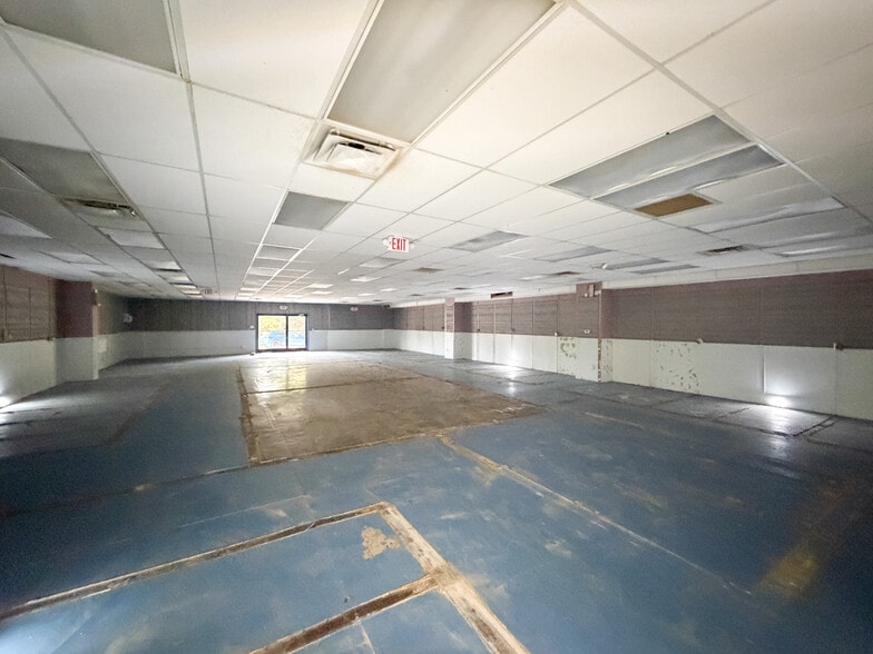 More Photos Of 900 W Chapel Rd, Asheville Showroom For Sale