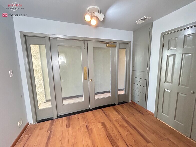 More Photos Of 626 High St, Comfort Storefront For Sale