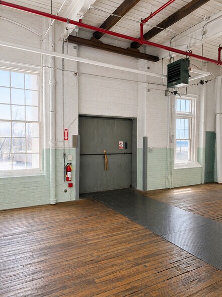 More Photos Of 159 Singleton St, Woonsocket Manufacturing For Lease