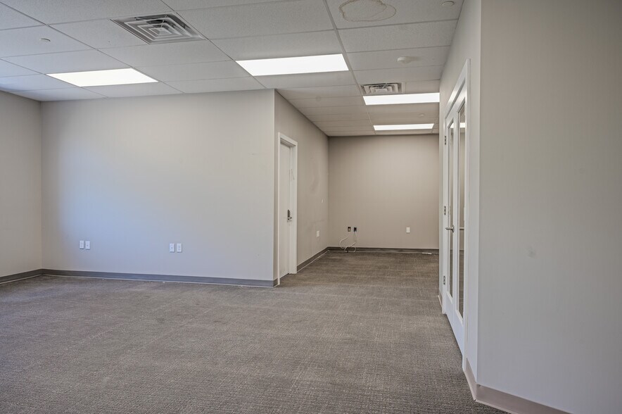 More Photos Of 1105 E County Line Rd, Lakewood Office For Lease