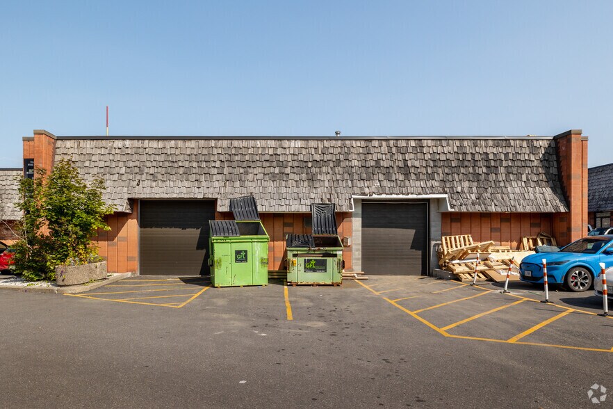More Photos Of 740 Industrial Ave, Ottawa Light Distribution For Lease