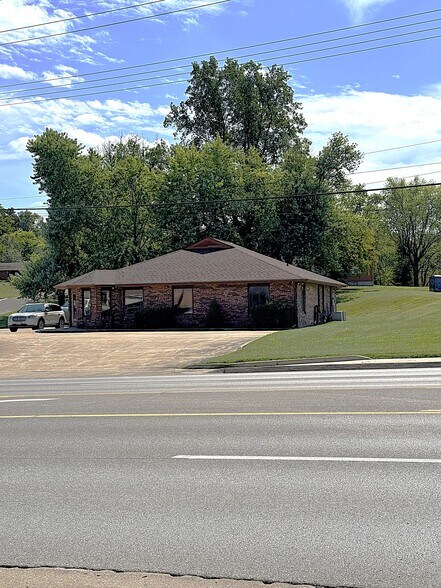 More Photos Of 2525 E Jackson Blvd, Jackson Office For Lease