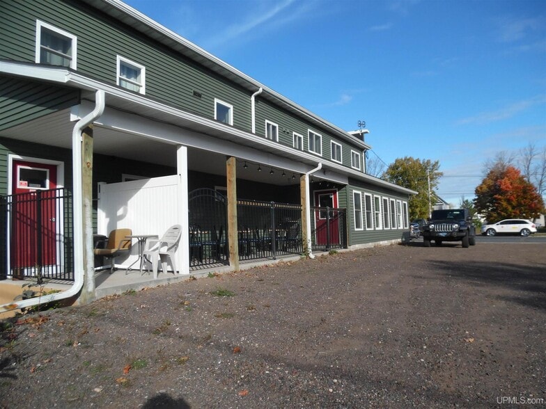 More Photos Of 31 Trimountain Ave, South Range Bar For Sale