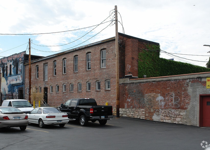 Primary Photo Of 325 W 40th St, Kansas City Unknown For Lease