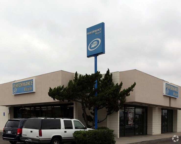 More Photos Of 7730 Ronson Rd, San Diego Auto Dealership For Lease