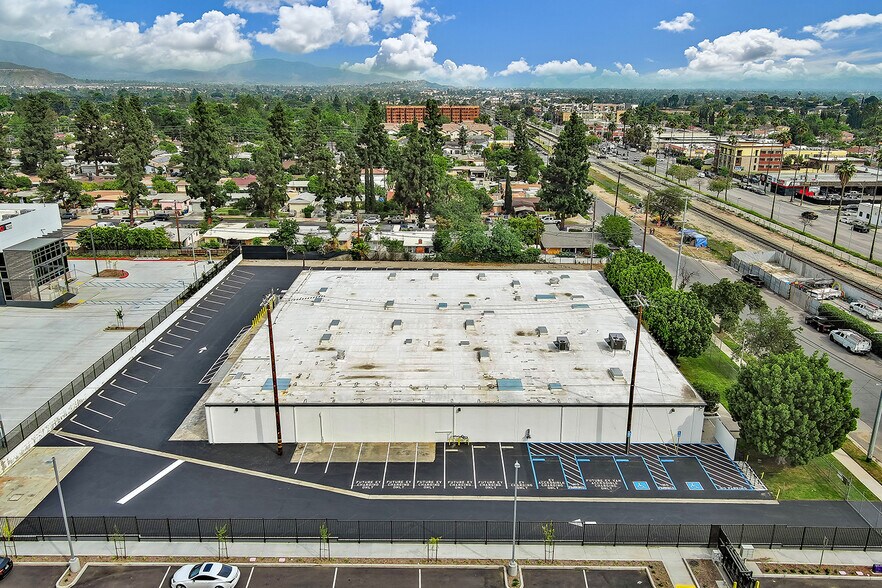 More Photos Of 12740 San Fernando Rd, Sylmar Warehouse For Lease