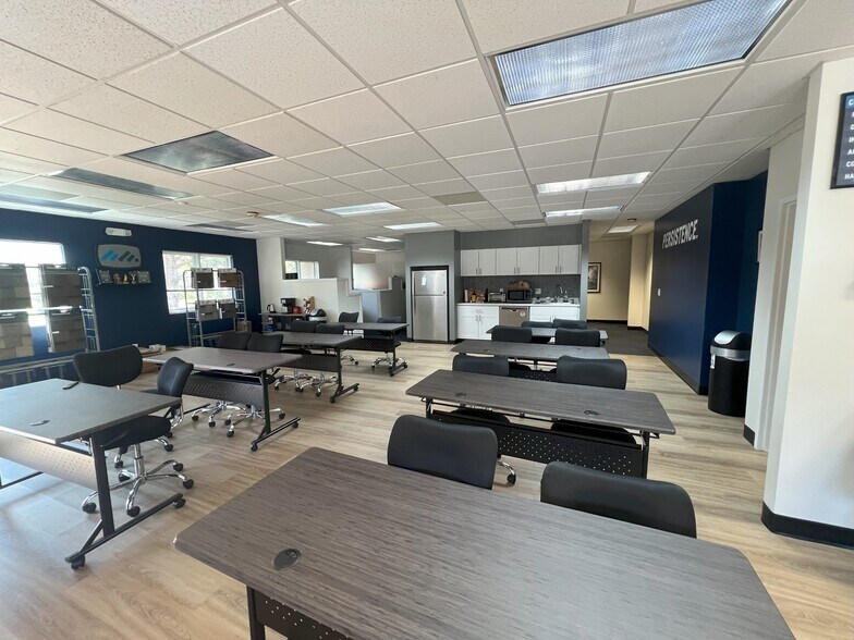 More Photos Of 3500 N Rock Rd, Wichita Office For Sale