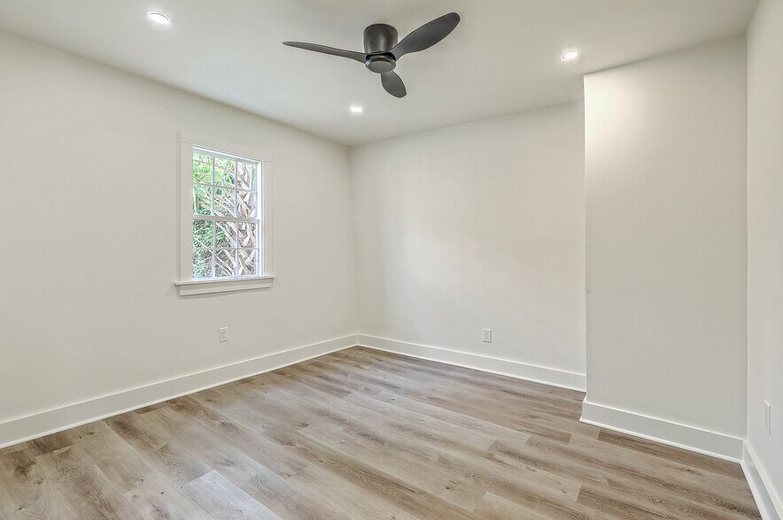 More Photos Of 68 Lee St, Charleston Apartments For Sale