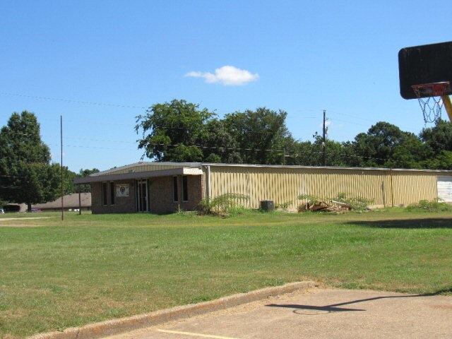 More Photos Of 600 Turner Dr, Palestine Warehouse For Sale