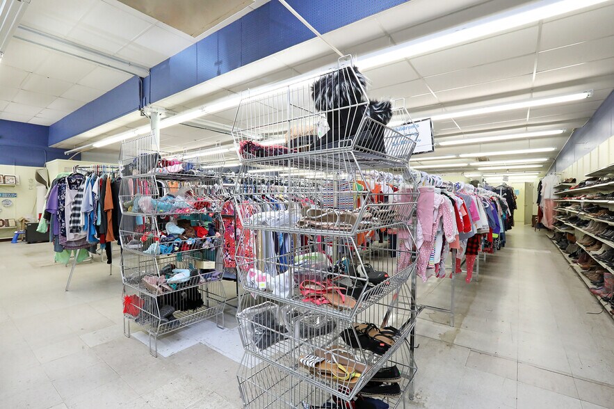 More Photos Of 106 N Wilson Ave, Jefferson Storefront For Sale