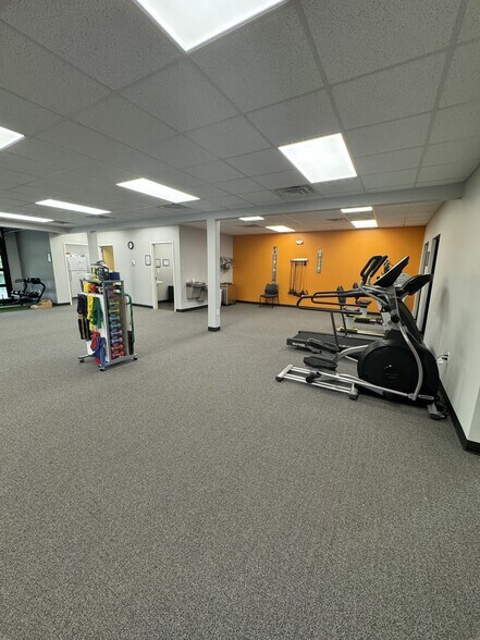 More Photos Of 3709 Gentian Blvd, Columbus Restaurant For Lease