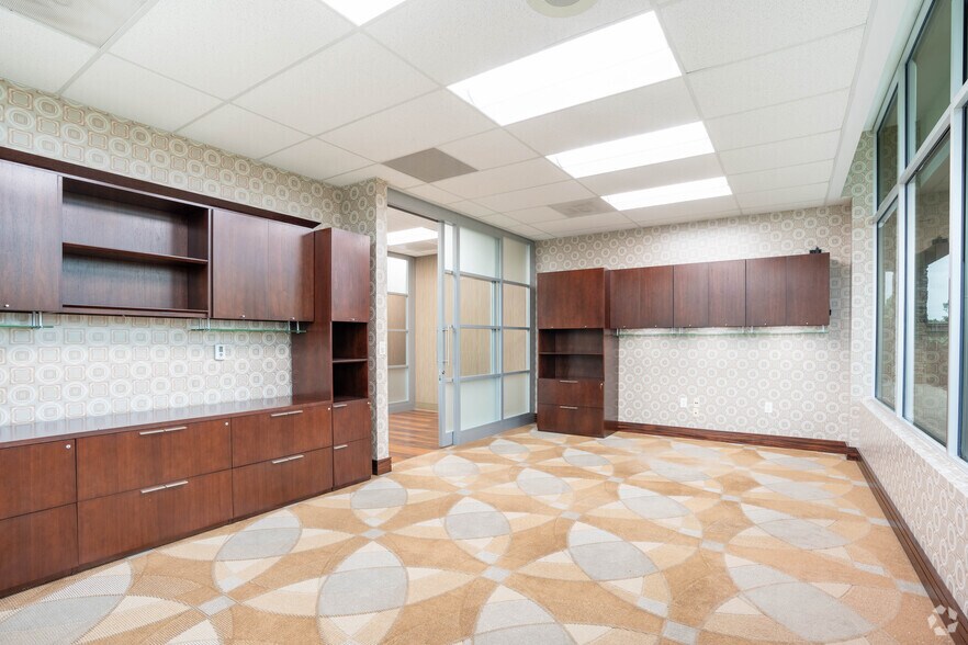 More Photos Of 12941 Gulf Fwy, Houston Office For Lease