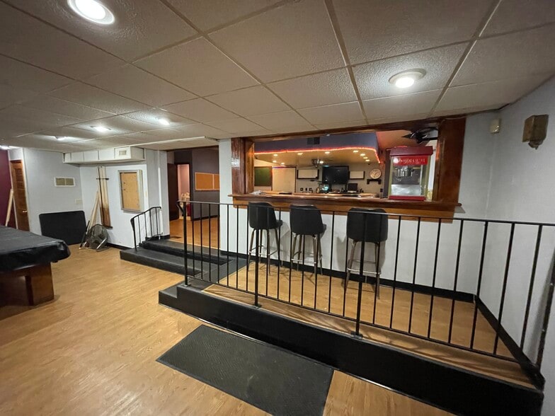 More Photos Of 1209 Lisle Plz, Lisle Bar For Lease