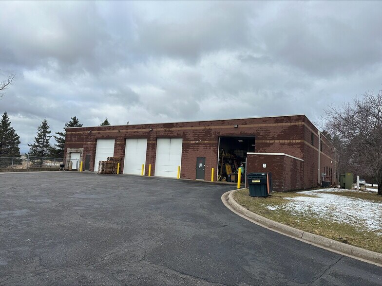 More Photos Of 10323-10327 NE Flanders St, Blaine Distribution For Sale
