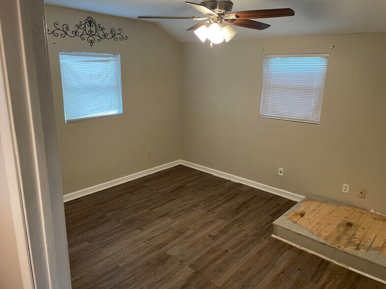 More Photos Of 103 Garland St, Greenfield Office Residential For Sale