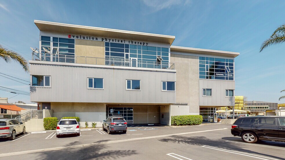 More Photos Of 11825 Major St, Culver City Loft Creative Space For Lease