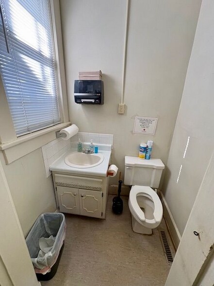 More Photos Of 325 E Washington St, Muncie Office For Sale