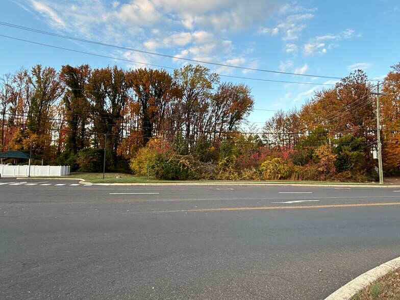 More Photos Of 1660 Big Oak road, Langhorne Office For Lease