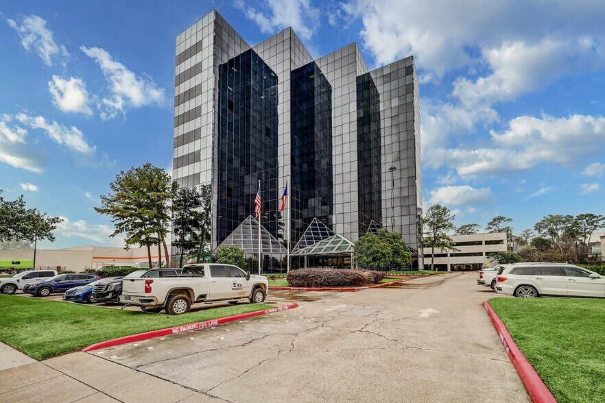 Primary Photo Of 1111 N Loop W, Houston Office For Lease