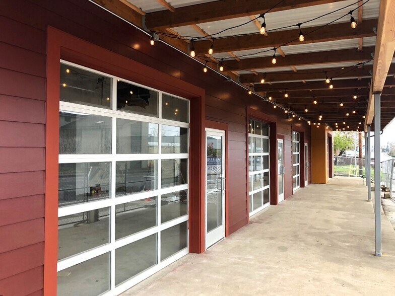 More Photos Of 1031 NE Lafayette Ave, Mcminnville Restaurant For Sale