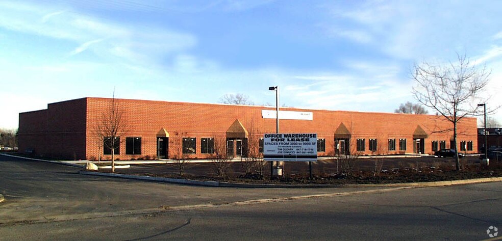 More Photos Of 100 Oakwood Rd, Lake Zurich Warehouse For Lease